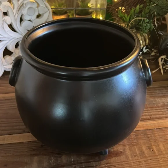 Black Cauldron Serving Bowl - Thumbnail 4